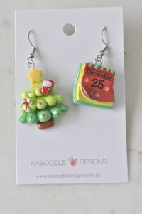 Christmas tree and December 25 calendar resin drop earrings on Kaboodle Designs card