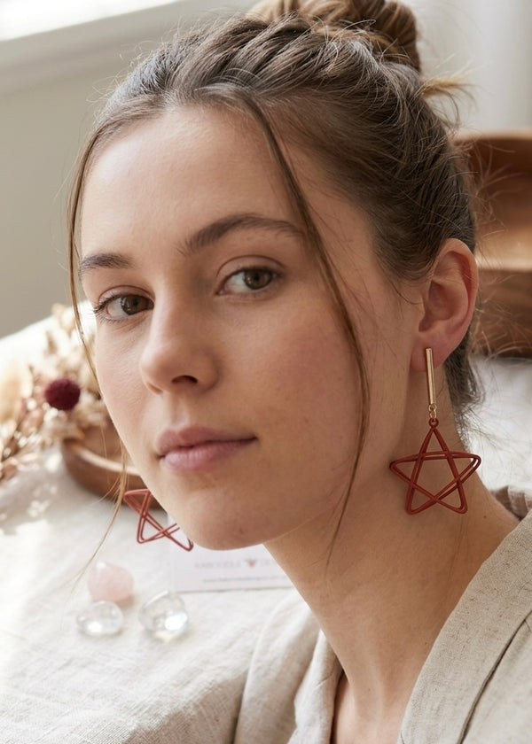 Novelty Cutout Star Dangle Drop Earrings - Red