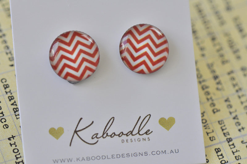 Handmade Artwork Royal Red and White Chevron Stud Earrings - ER401