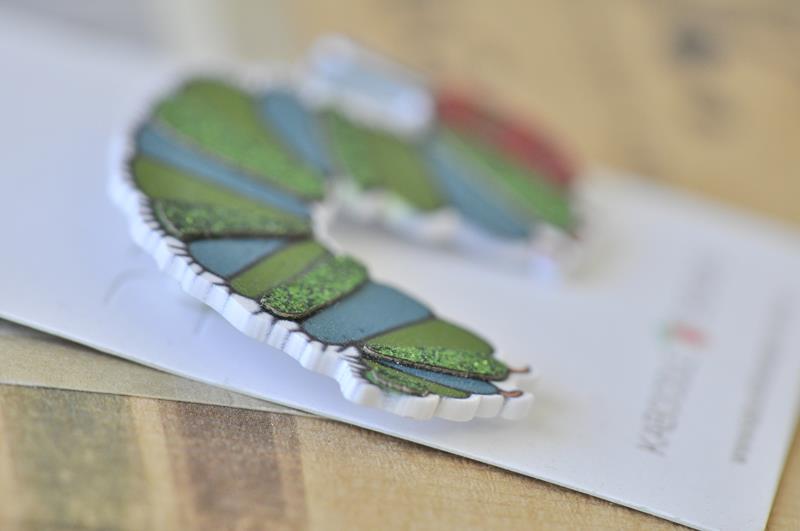 Acrylic Gitter The Very Hungry Caterpillar Pin Brooch