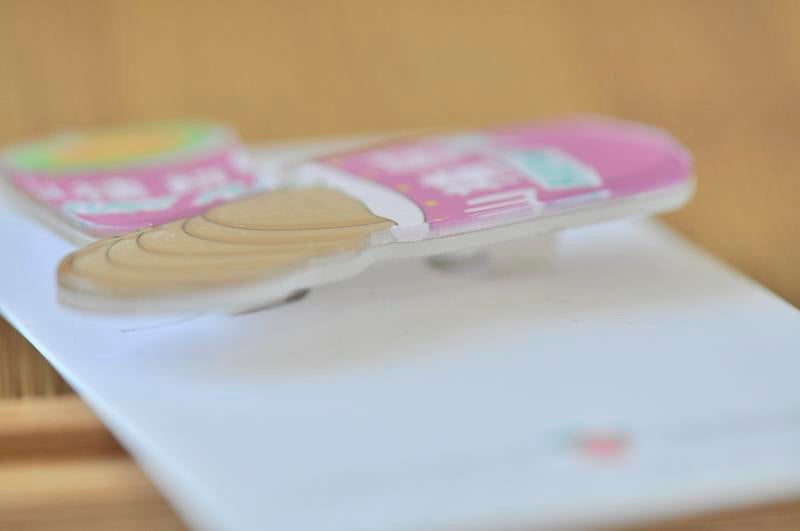 Acrylic Retro Nostalgic Haw Flakes Pin Brooch