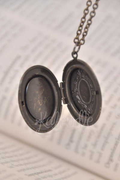 Holly Hobby Farmer - Small Oval Locket
