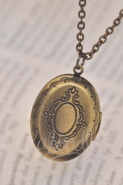 Holly Hobby Farmer - Small Oval Locket