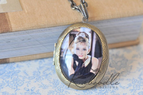 Style Like Audrey - Large Oval Locket